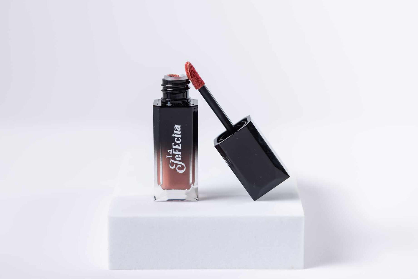 VELVET CREAM LIPSTICK: CHARMING