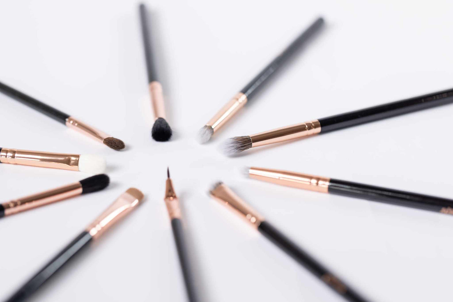 THE ESSENTIALS EYE BRUSH SET - 10 PC