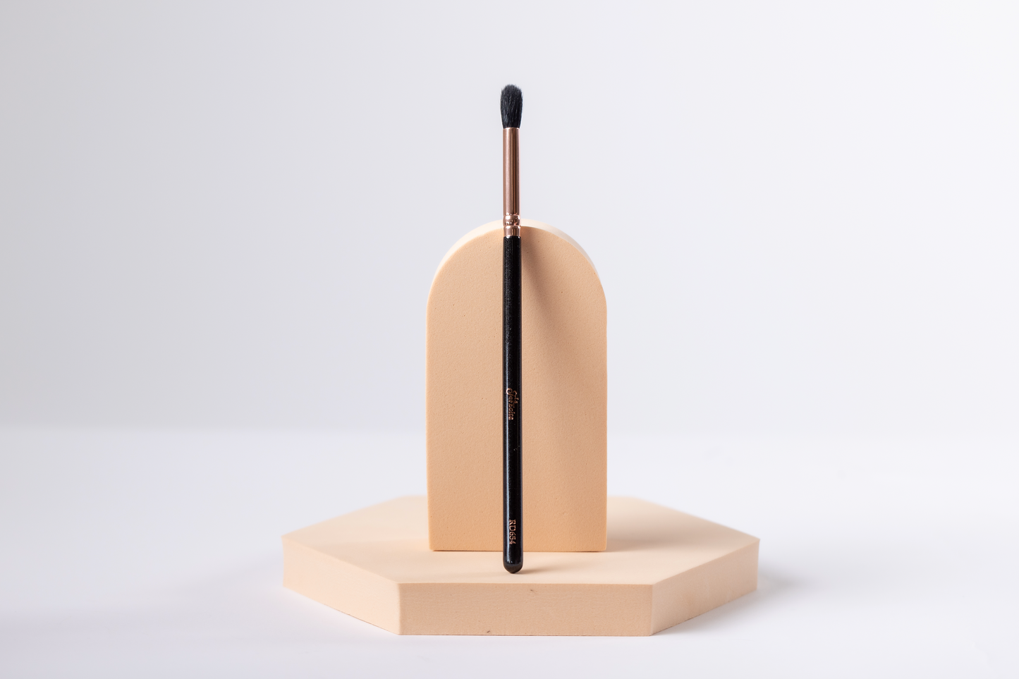 No. RD654- Small Blending Eye Brush