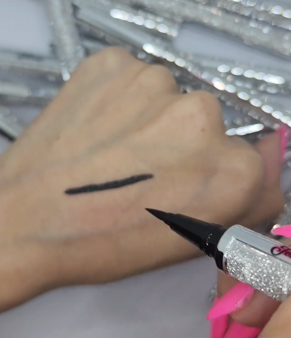 Adhesive Eyelash Liner Pen