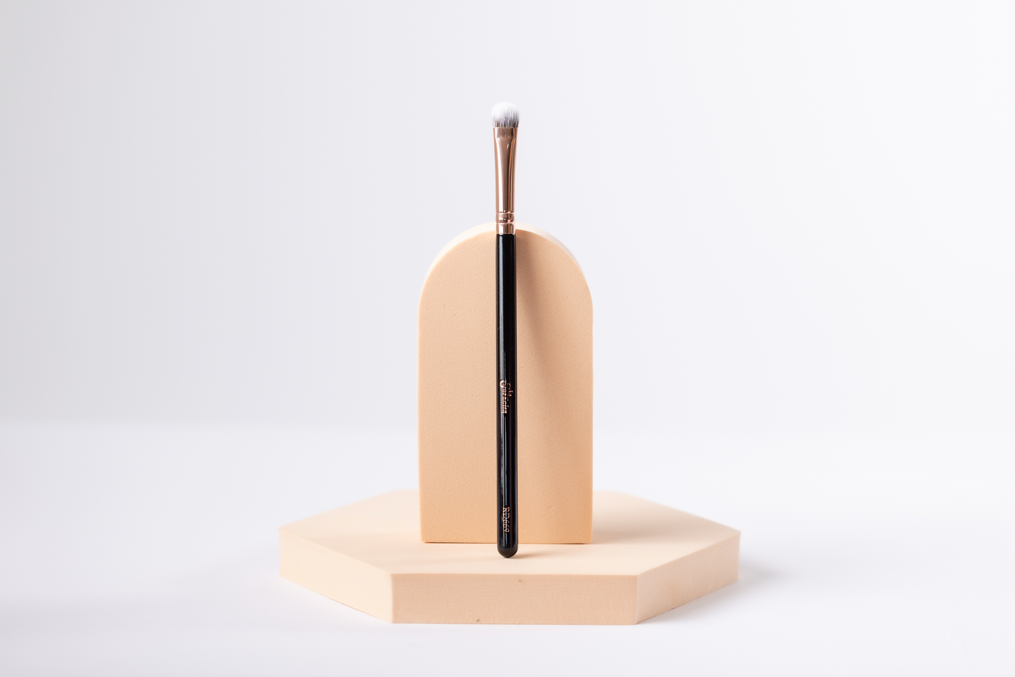 No. RD669- Medium Shadow Brush